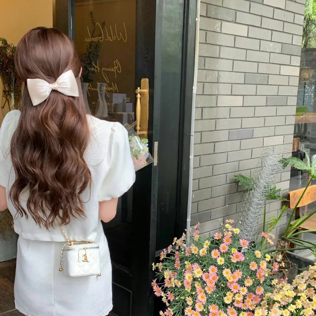 他的模样
